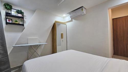 Khar Apartment | Lite Stays - Khar West