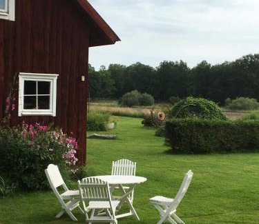 Hallekis House | Liten stuga mitt i naturen på Kinnekulle