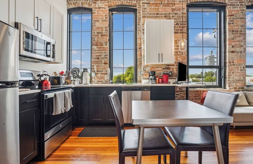 Solon Apartment | Literary Professors Writers Loft built in 1915 restored 2022