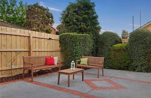 Blackburn House | Lithgow Villa Unit Blackburn