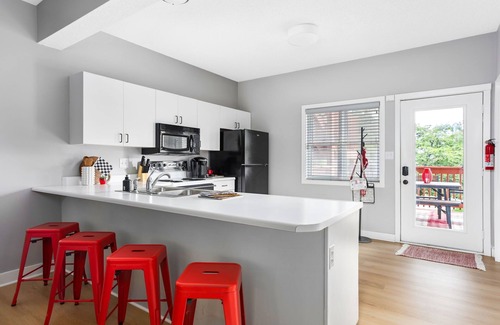 Bloomington Apartment | Little 5 Condo: King Beds | Ping-Pong | Garage