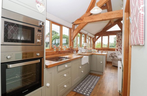 Ledbury Cottage | LITTLE ACORN COTTAGE, pet friendly, with open fire in Ledbury