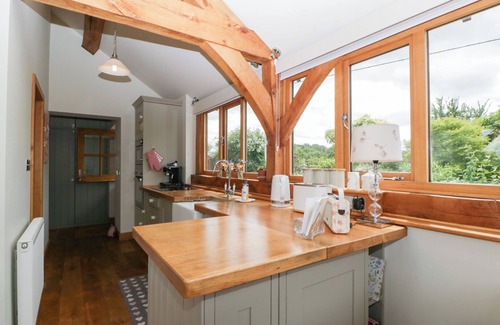 Ledbury Cottage | LITTLE ACORN COTTAGE, pet friendly, with open fire in Ledbury