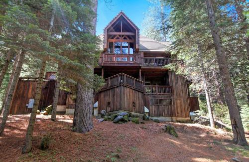 Fish Camp House | Little Ahwahnee Inn Entrance to Yosemite