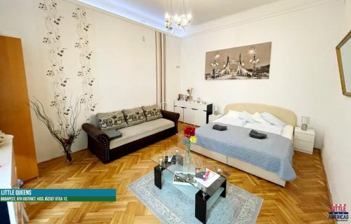 Nepszinhaz negyed Apartment | Little Americas Queens Apartment