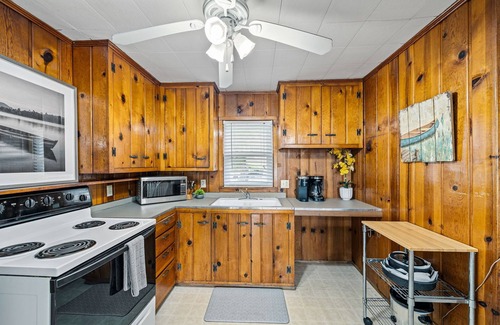 Warsaw Cottage | Little Barbee Lakefront Bungalow