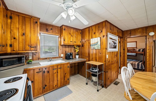 Warsaw Cottage | Little Barbee Lakefront Bungalow