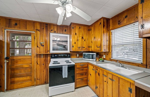 Warsaw Cottage | Little Barbee Lakefront Bungalow