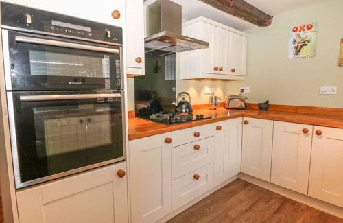Castleton Cottage | LITTLE BARGATE, pet friendly in Castleton, Peak District