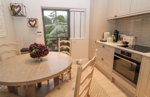 Stockbridge Cottage | LITTLE BARN, pet friendly, luxury holiday cottage in Stockbridge