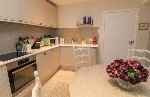 Stockbridge Cottage | LITTLE BARN, pet friendly, luxury holiday cottage in Stockbridge