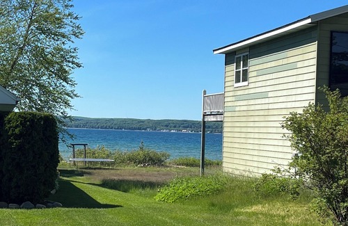Bay View Cottage | Little Bay Breeze: Charming Vacation Cottage in Petoskey