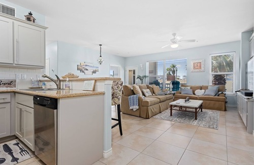 Key Allegro House | Little Bay Breeze ~ Fantastic First Floor Condo ~ Marina Club/Key Allegro