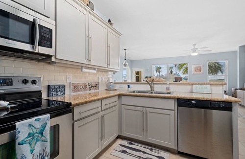 Key Allegro House | Little Bay Breeze ~ Fantastic First Floor Condo ~ Marina Club/Key Allegro