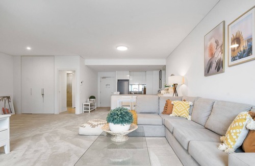 Little Bay Apartment | Little Bay Haven-Stylish Coastal Apartment