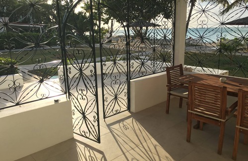 Dickenson Bay Apartment | LITTLE BAY VILLA 40 PACES FROM THE CARIBBEAN SEA!