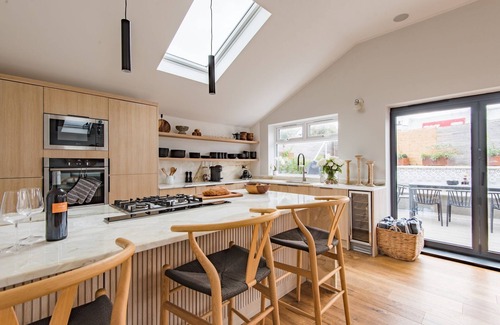 Whitstable Cottage | Little Beach House by Bloom Stays - a holiday let that sleeps 8 guests in 3 bedrooms