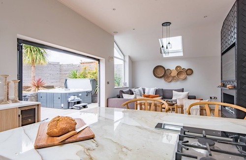 Whitstable Cottage | Little Beach House by Bloom Stays - a holiday let that sleeps 8 guests in 3 bedrooms