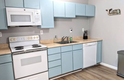 Villas House | Little Beach House pet friendly 1 block to beach