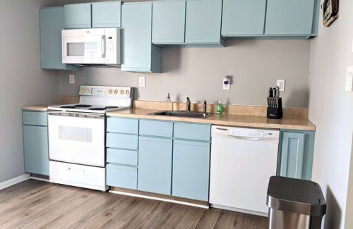 Villas House | Little Beach House pet friendly 1 block to beach