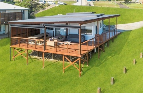 Scotts Head House | Little Beach SHACK - The best view in town
