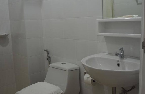 Hat Yai House | Little Bear Guesthouse and Restaurant