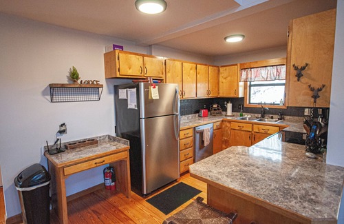 Young Harris Cabin | Little Bear Lodge- Pet Friendly-Centrally Located-UNDER NEW MANAGEMENT