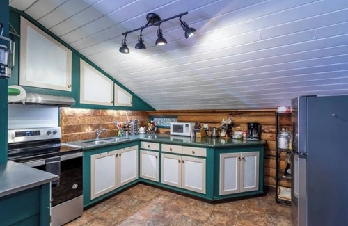 Gold Bar Cabin | Little Bear's Bungalow; Log Cabin w/Mountain views