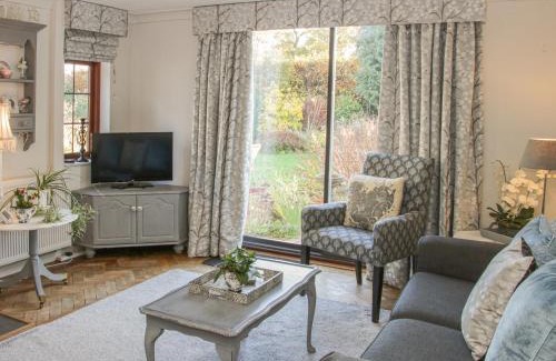 Gobowen House | Little Beeches