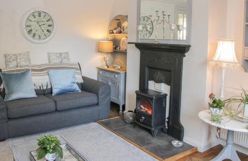 Gobowen House | Little Beeches