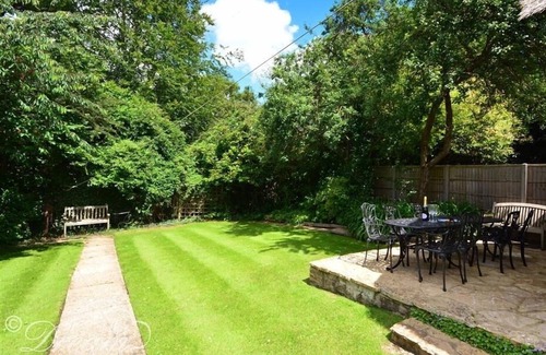 West Compton Cottage | LITTLE BERWICK COTTAGE, pet friendly in Burton Bradstock