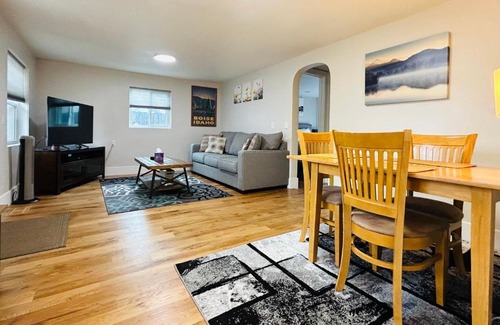 Depot Bench House | Little Blue Bungalow on Boise's Bench, Pet Friendly, Fully Fenced yard with doggie door! 2 miles from BSU, 5 minutes from Downtown Boise, Desk and workstation for remote workers, 2 TV's large walk-in closet, Good for mid-term stays