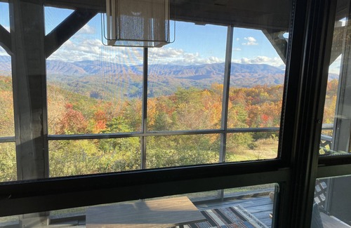 Tallassee Cabin | Little Blue Cabin in the Great Smoky Mountains