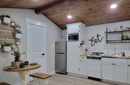 Blocker House | Little Blue, Charming Lakefront McAlester OK