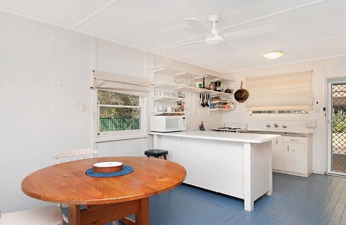 Hardys Bay House | 'Little Blue House' by Accom Holidays