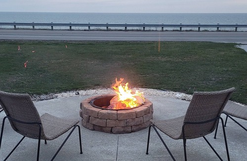 Ashtabula Cottage | Little Blue Lake View