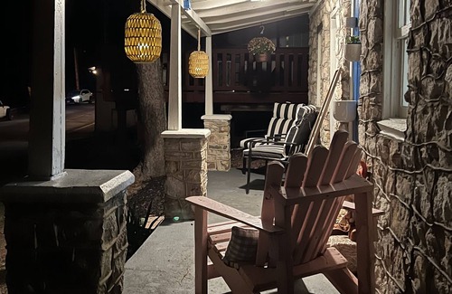 Luray Cottage | Little Bull Blue Rustic cottage in Page County