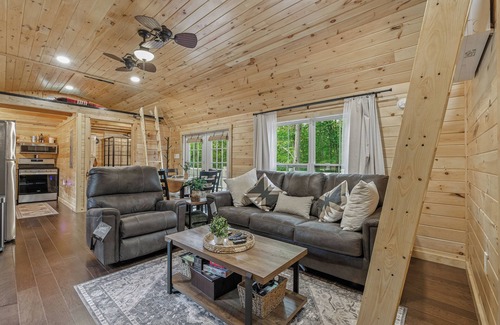 Pittsville Cabin | Little Cabin at Leesville Lake with a GIANT deck