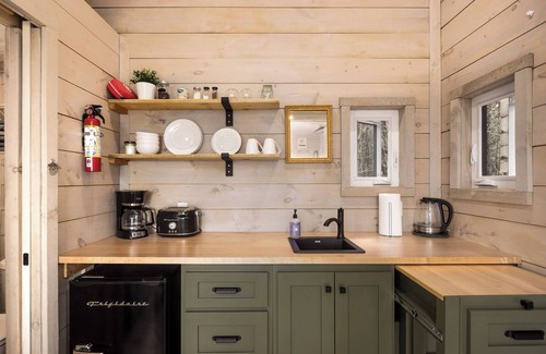 Chatsworth Cabin | Little Cabin in the Pines