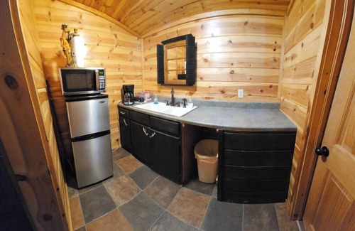 Pickens Cabin | Little cabin in the heart of the Kiamichi Mountains 33 miles from Hochatown, OK
