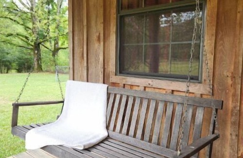 Pickens Cabin | Little cabin in the heart of the Kiamichi Mountains 33 miles from Hochatown, OK