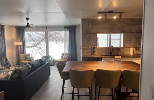 Melville Beach Cabin | Little cabin on the water