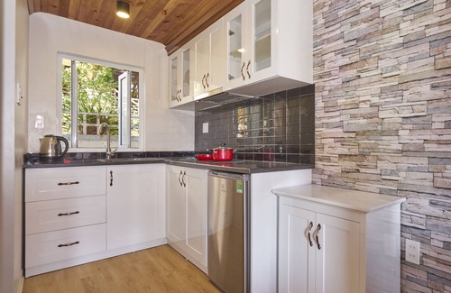 Bai Chay Apartment | Little Colmar - Homestay & Pottery Studio