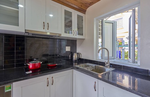Bai Chay Apartment | Little Colmar - Homestay & Pottery Studio