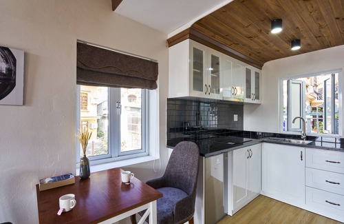 Bai Chay Apartment | Little Colmar - Homestay & Pottery Studio