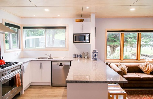 Queen Charlotte Sound House | Little Colonsay/Beach House