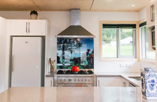 Queen Charlotte Sound House | Little Colonsay/Beach House