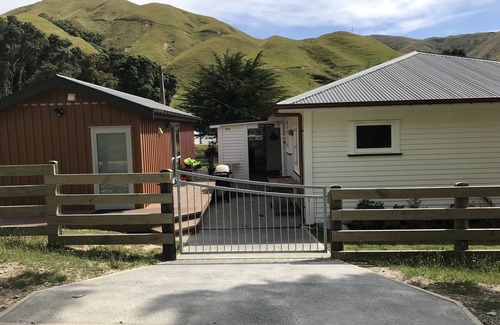 Queen Charlotte Sound House | Little Colonsay/Beach House