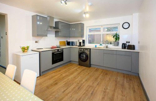 Staple Hill House | LITTLE COTO Fully Equipped South West Home By StayStaycations