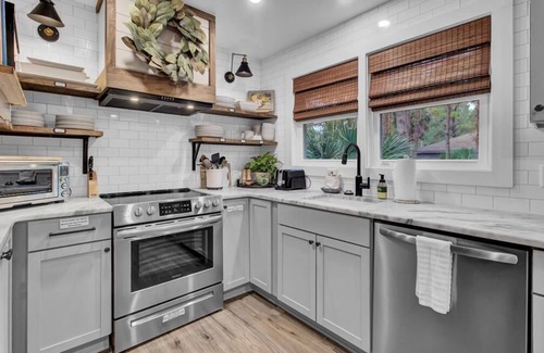 Twin Oaks Cottage | “Little Cottage by the Sea” at 5 Twin Oaks Lane|Simply the Best Cottage in Wild Dunes|Hot Tub|Imm.